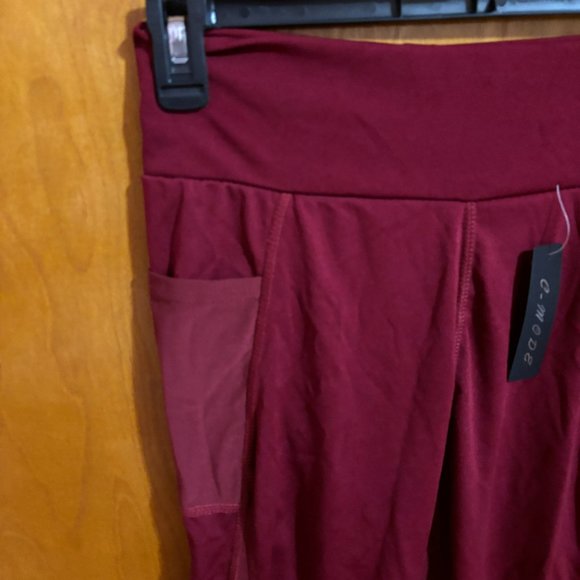 C-mode Athletic Capri Maroon size S/M - Picture 3 of 13